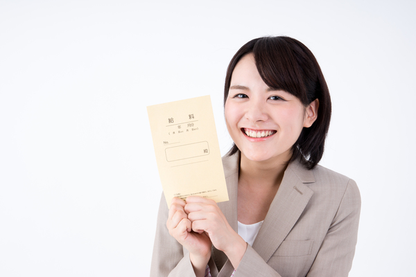 派遣スタッフの給料はどう決まる? 平均給料や他の雇用形態との違いを紹介