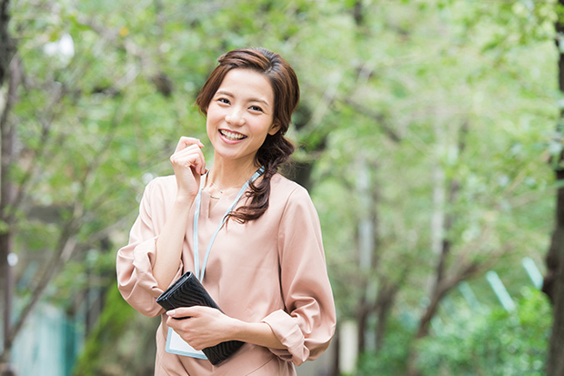 オフィスカジュアルOKってどんな服装?基本のコーディネートと注意点_2_3