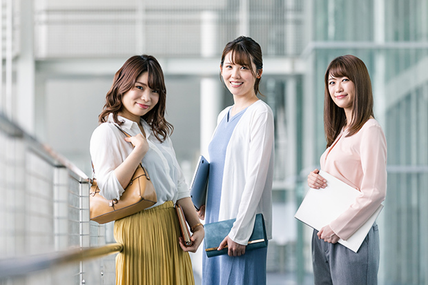 オフィスカジュアルokってどんな服装 基本のコーディネートと注意点 人材総合サービスのお仕事なら スタッフサービス オフィスカジュアルokってどんな服装 基本のコーディネートと注意点 人材総合サービスのお仕事なら スタッフサービス