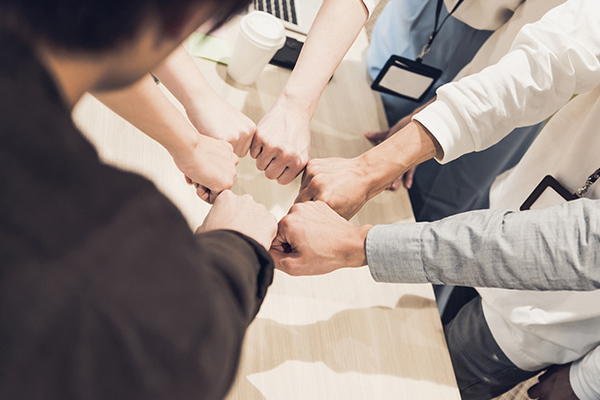 私ばかり忙しくて、なんか割に合わない!「ONE TEAM」をヒントに職場の人間関係の悩みを解決するには?