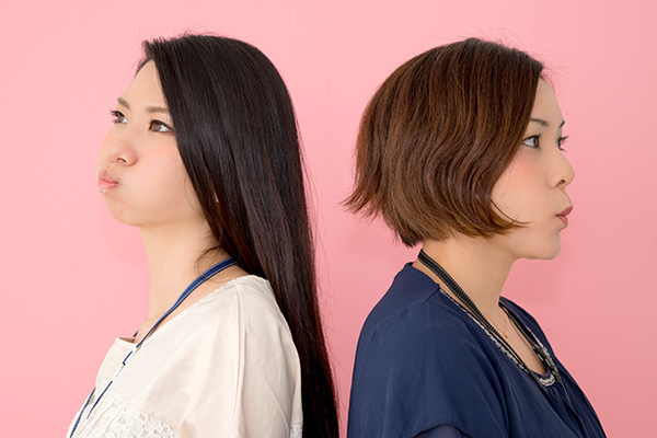 職場の人間関係を左右するマウンティング女子たちの実態!その心理と攻略法