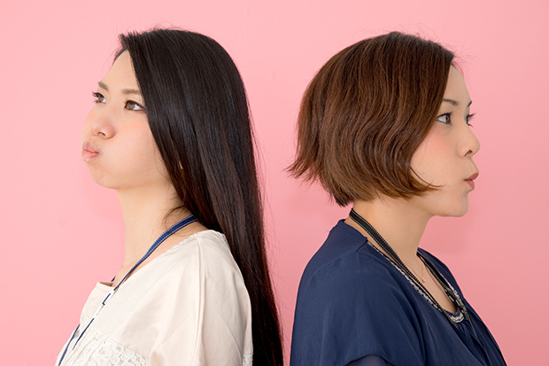 職場の人間関係を左右するマウンティング女子たちの実態!その心理と攻略法