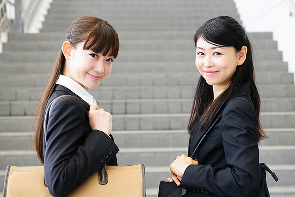 20代、30代の「事務職」のみなさん、100人に聞きました!「社内恋愛事情」「ストレスを感じる人間関係の相手」「勤める前後のイメージ変化」リアル調査