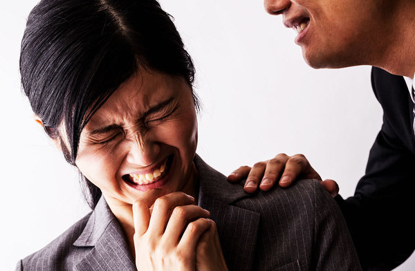 【アルハラ調査】こんな時どう対処している?会社のアルハラ問題