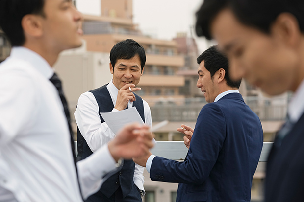タバコミュニケーションだけじゃない 雑談スペースでの職場のコミュニケーション改善術 人材総合サービスのお仕事なら スタッフサービス タバコミュニケーションだけじゃない 雑談スペースでの職場のコミュニケーション改善術 人材総合サービスのお仕事なら スタッフサービス