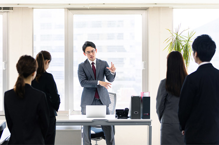 モチベーションやエンゲージメント向上も 有意義な朝礼のポイント 人材派遣のお仕事なら スタッフサービス モチベーションやエンゲージメント向上も 有意義な朝礼のポイント 人材派遣のお仕事なら スタッフサービス