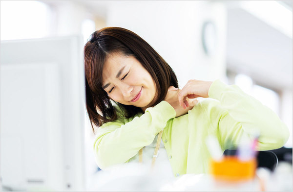 頑固な肩こりもスッキリ解消!?肩まわりを軽くするストレッチ&おすすめアプリ