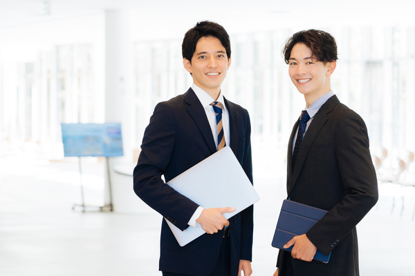 リファラル採用とはどんな採用方法? メリットや報酬、トラブルを避けるポイントを紹介