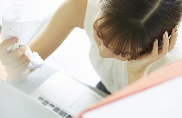 仕事で泣くのはng 職場で涙が出てしまう時の解決法 人材総合サービスのお仕事なら スタッフサービス 仕事で泣くのはng 職場で涙が出てしまう時の解決法 人材総合サービスのお仕事なら スタッフサービス