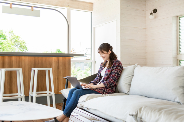 ワーケーションとはどういう働き方なの? メリットとデメリット、導入事例をご紹介!