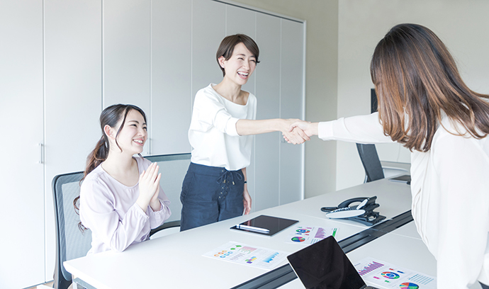 職場の フレネミー女子 に気をつけて ターゲットにならないための対処法 人材総合サービスのお仕事なら スタッフサービス 職場の フレネミー女子 に気をつけて ターゲットにならないための対処法 人材総合サービスのお仕事なら スタッフサービス