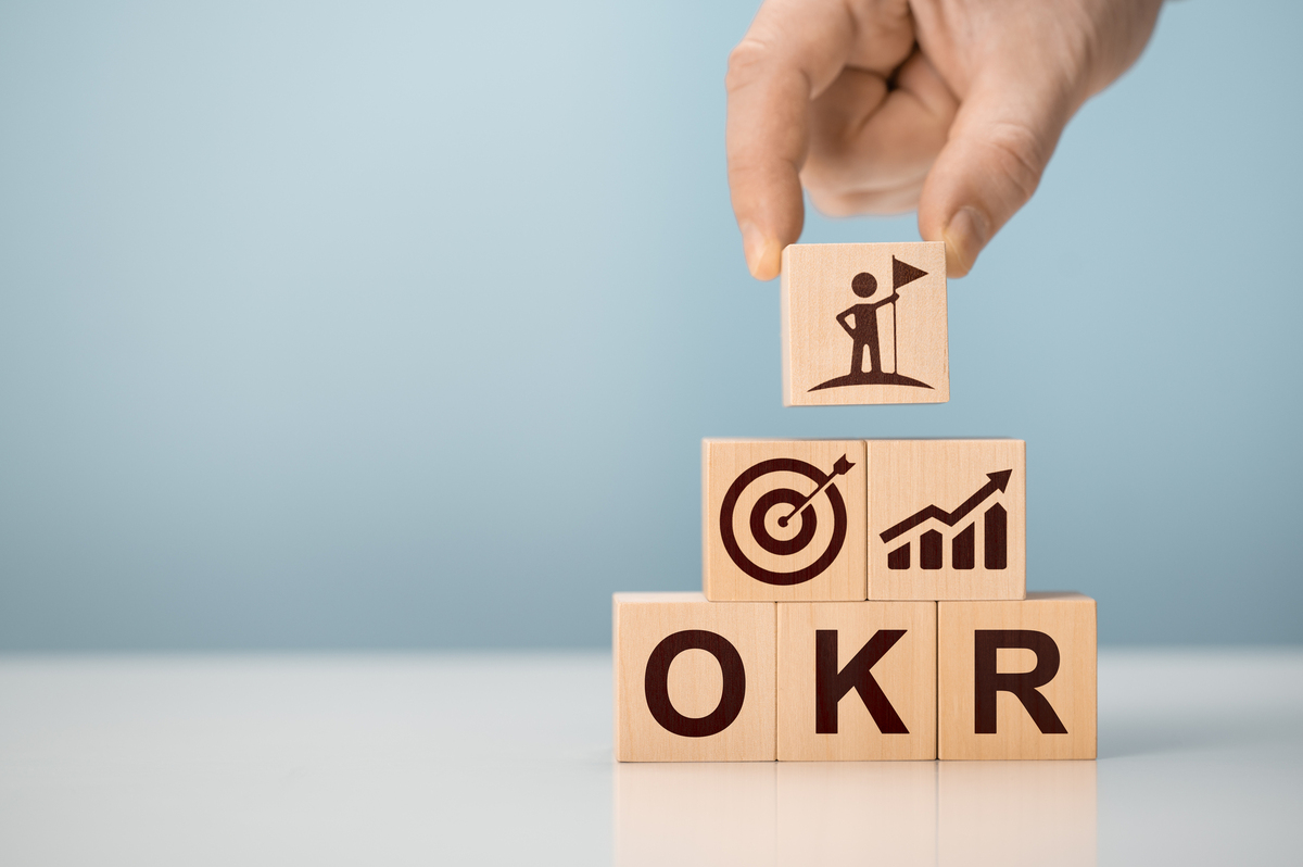 OKRとは？ 仕組みやメリット、成功に導くポイント、MBOやKPIとの違いをわかりやすく紹介