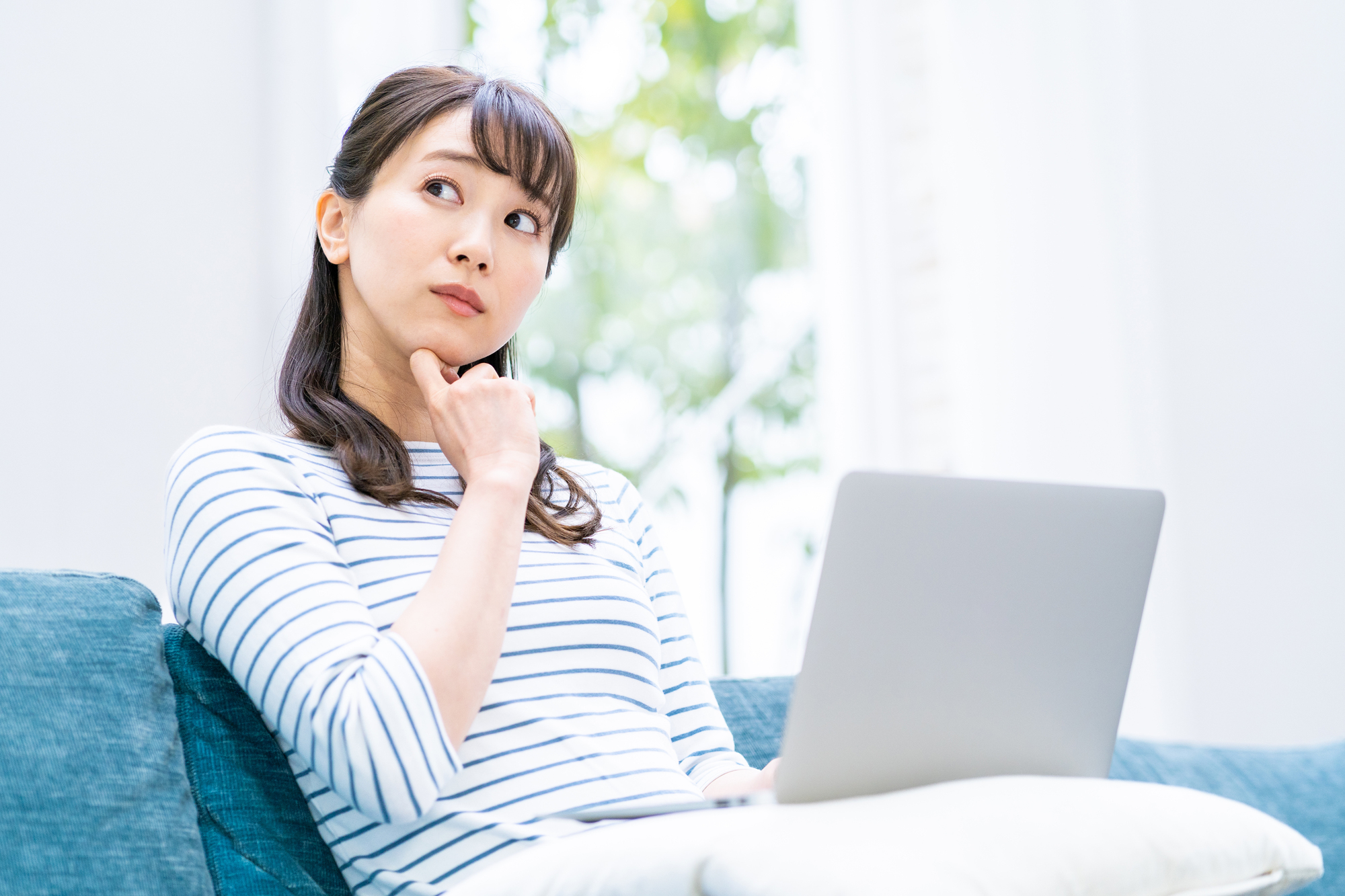 職場への結婚報告はいつ 誰にする 注意点は 例文もあわせて紹介 人材総合サービスのお仕事なら スタッフサービス 職場への結婚報告はいつ 誰にする 注意点は 例文もあわせて紹介 人材総合サービスのお仕事なら スタッフサービス