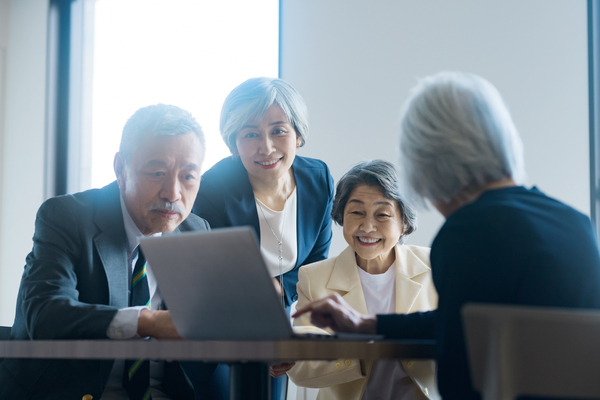 【2022年4月改正】在職定時改定とは?改正前との違いや企業が実施すべきことを解説