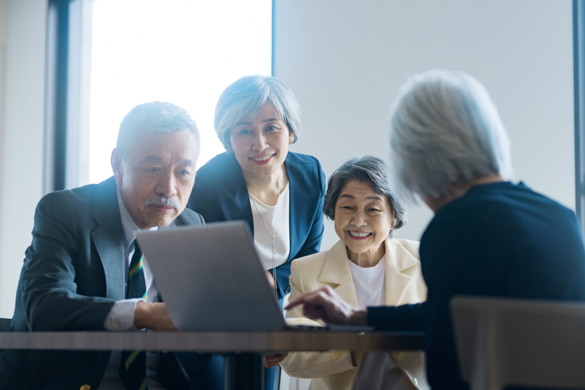 【2022年4月改正】在職定時改定とは?改正前との違いや企業が実施すべきことを解説