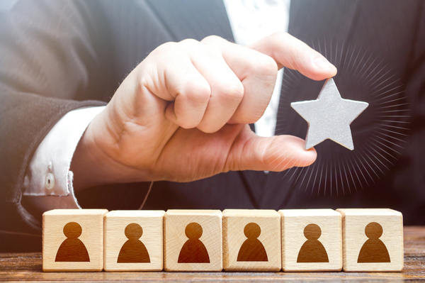 職能資格制度とは? 制度の定義、メリットデメリットと具体例を紹介