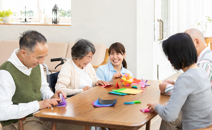 介護の人手不足の原因と解決策について_1