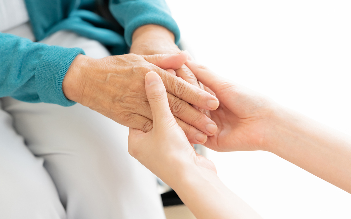 介護の派遣とは?正社員雇用との違いやメリット・デメリットについて解説