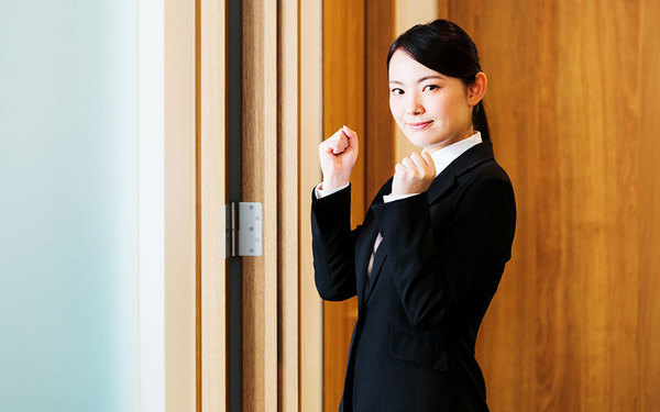 「紹介予定派遣の面接」と              「一般企業の面接」の違い